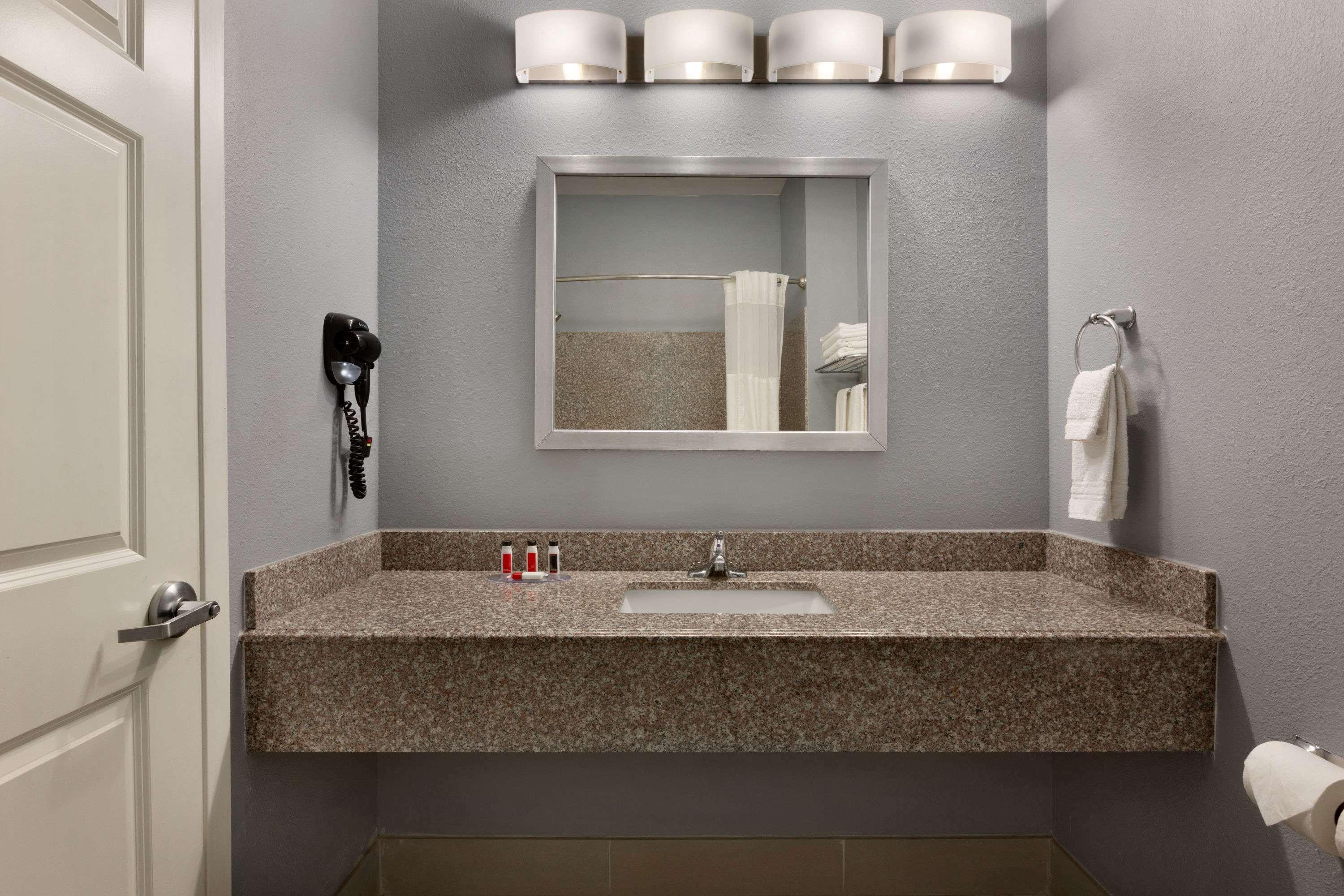 Days Inn By Wyndham Odessa Εξωτερικό φωτογραφία